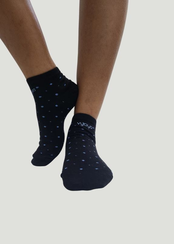 VYAYA Ankle Socks - Black Dots
