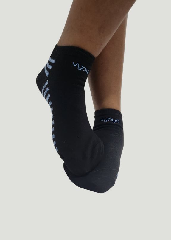 VYAYA Ankle Socks - Black Stripes